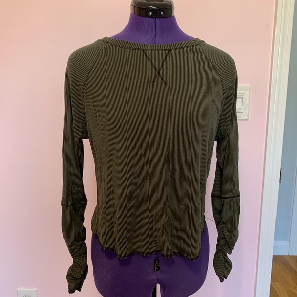 Kirious Long Sleeve Ribbed Top with Rouched Sleeve. Perfect - Picture 1 of 2